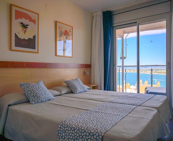 Appartement de deux chambres avec vue latérale sur la mer