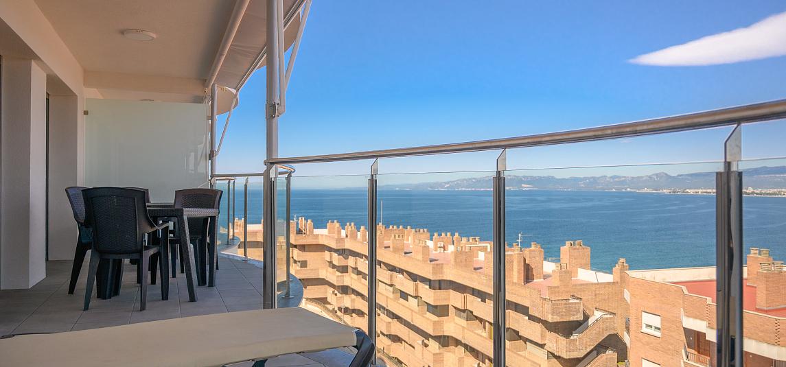 Appartement de deux chambres avec vue latérale sur la mer