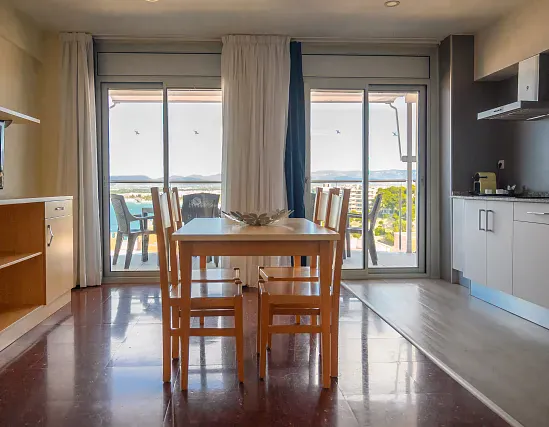 Appartement de deux chambres avec vue latérale sur la mer